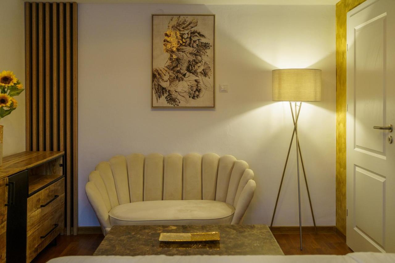 Main Square 5 Star Luxury Apartment With View คลูจ-นาโปกา ภายนอก รูปภาพ