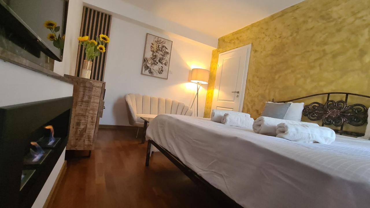 Main Square 5 Star Luxury Apartment With View คลูจ-นาโปกา ภายนอก รูปภาพ