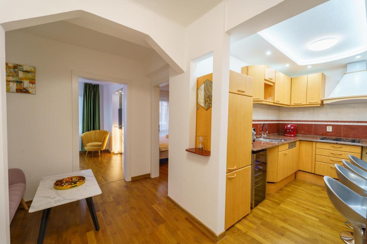 Main Square 5 Star Luxury Apartment With View คลูจ-นาโปกา ภายนอก รูปภาพ