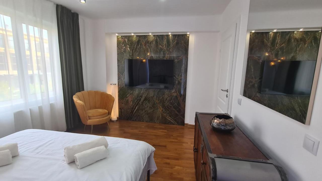 Main Square 5 Star Luxury Apartment With View คลูจ-นาโปกา ภายนอก รูปภาพ